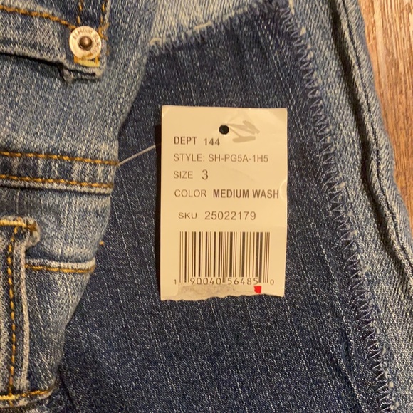 Almost Famous Boyfriend Jeans Medium Wash - Picture 9 of 13